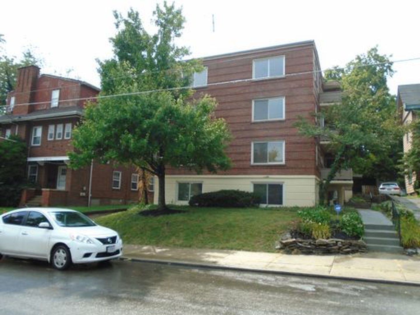 Cincinnati Apartment: 2521 Hackberry Street