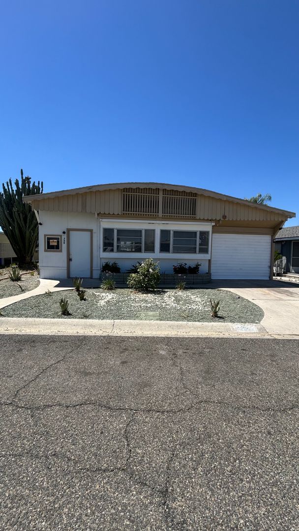 Hemet House: 750 Santa Clara