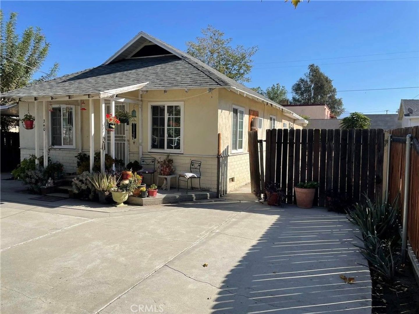 Hemet House: 240 N Alessandro St