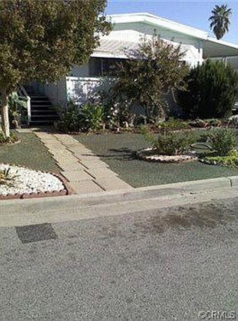 Homeland House: 26021 Sago Palm