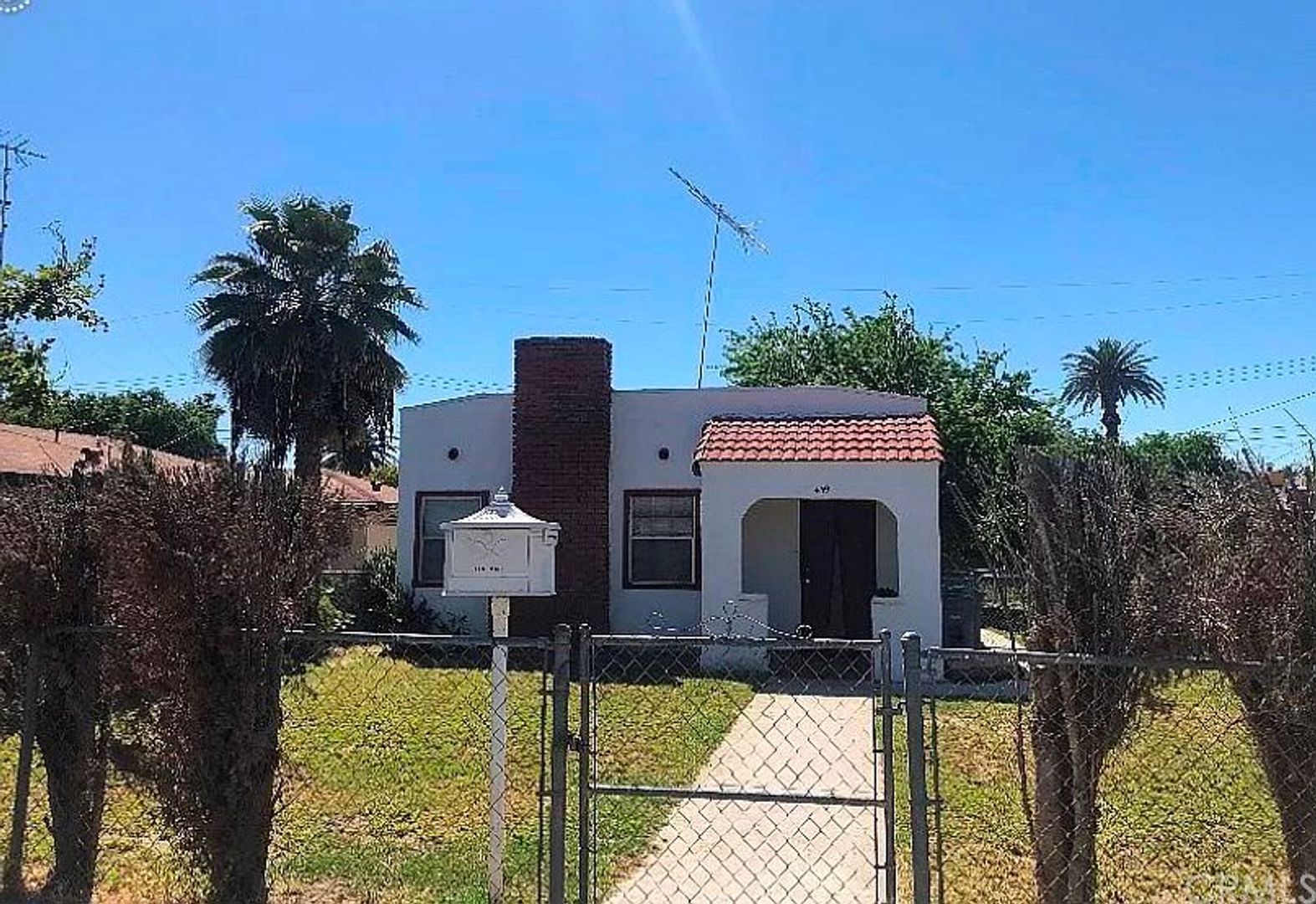 Hemet House: 439 N. Santa Fe St.