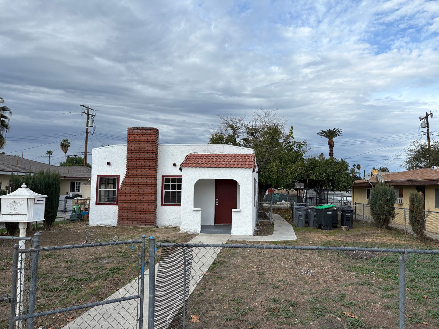 Hemet House: 439 N. Santa Fe St.