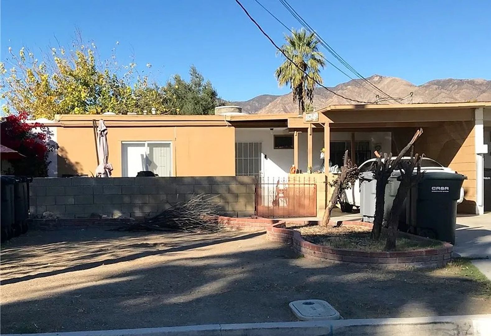 San Jacinto House: 325 Santo