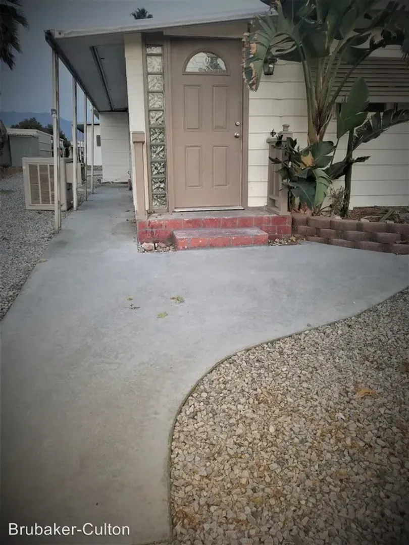 Hemet House: 130 Santa Clara Cir