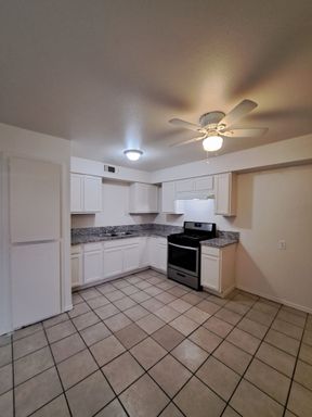 4422 E. Sierra Madre Ave., #104, Fresno, CA 93726