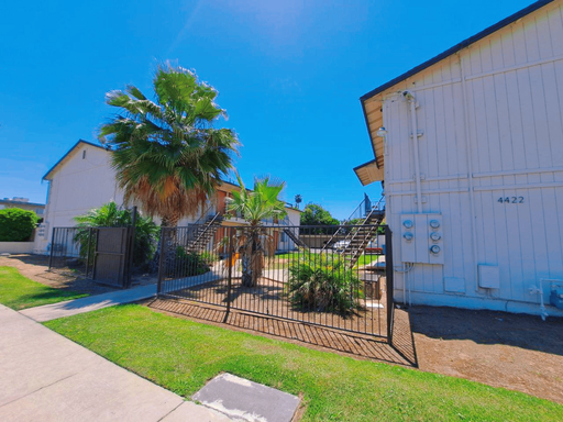 4422 E. Sierra Madre Ave., #104, Fresno, CA 93726