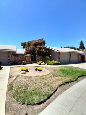 6061 N. Bungalow Lane #102 , Fresno, CA 93704
