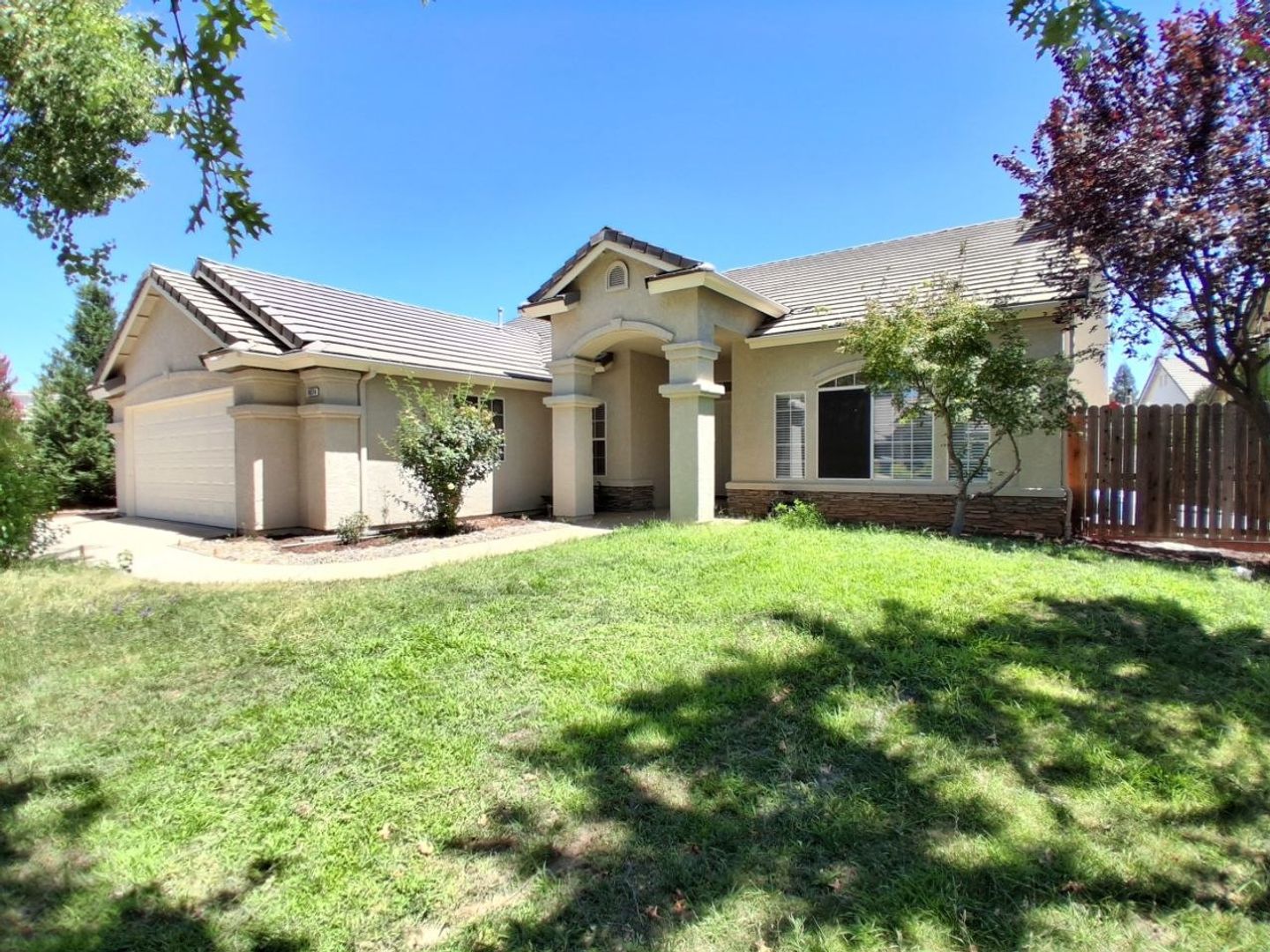 10374 N Sierra Vista, Fresno, CA 93730