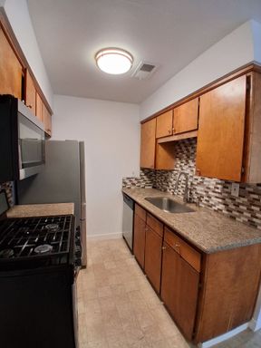 1190 S Winery Ave #222, Fresno, CA 93727