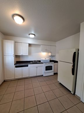 2029 E. Pontiac Way - B, Fresno, CA 93726