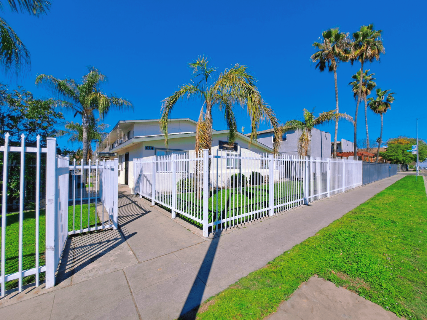 Fresno Apartment: 424 S. Chestnut Ave