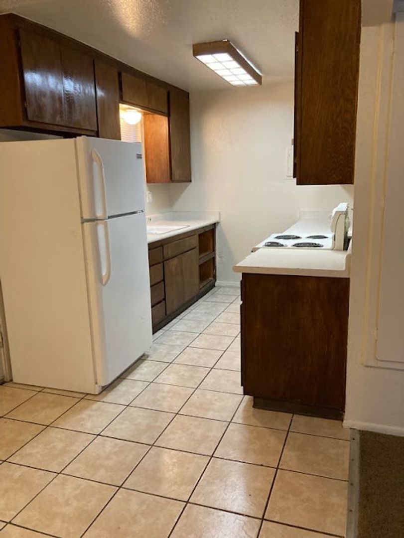 815 S. Demaree St., #14, Visalia, CA 93277