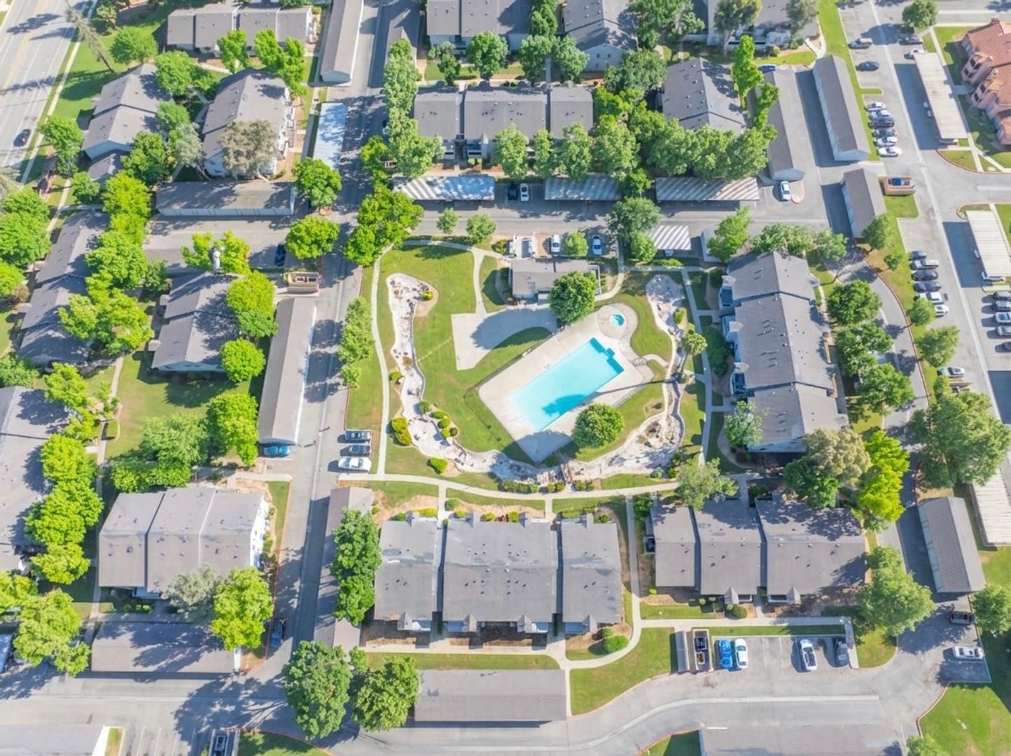 Fresno Apartment: 4444-4464 W Palo Alto Ave