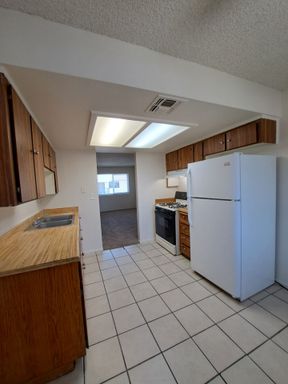 4845 E. Lane Ave., #202, Fresno, CA 93727