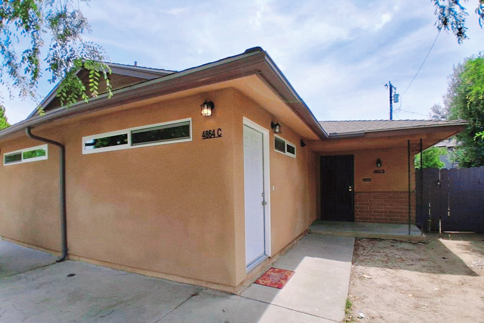 Fresno Apartment: 4864 E. University Ave