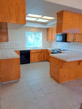 1092 E Pennsylvania Ave, Fresno, CA 93720