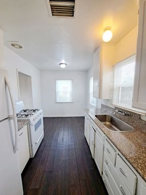 436 N Effie St, Fresno, CA 93701