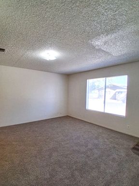 3118 E Pine Ave , Fresno, CA 93703