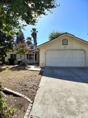 6111 N Tracy Ave, Fresno, CA 93722
