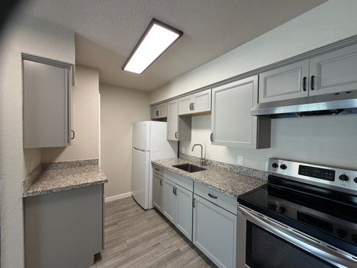 116 N Yosemite Ave., #204, Fresno, CA 93701