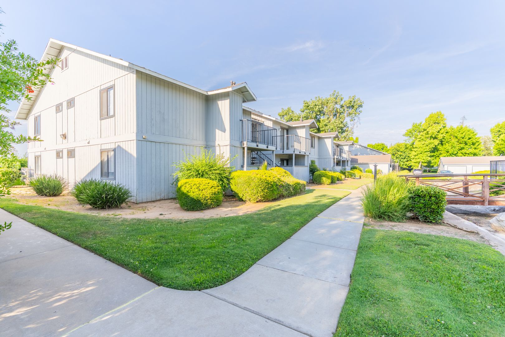 Fresno Apartment: 4444-4464 W Palo Alto Ave