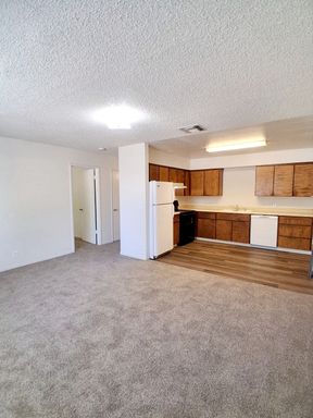 3118 E Pine Ave , Fresno, CA 93703