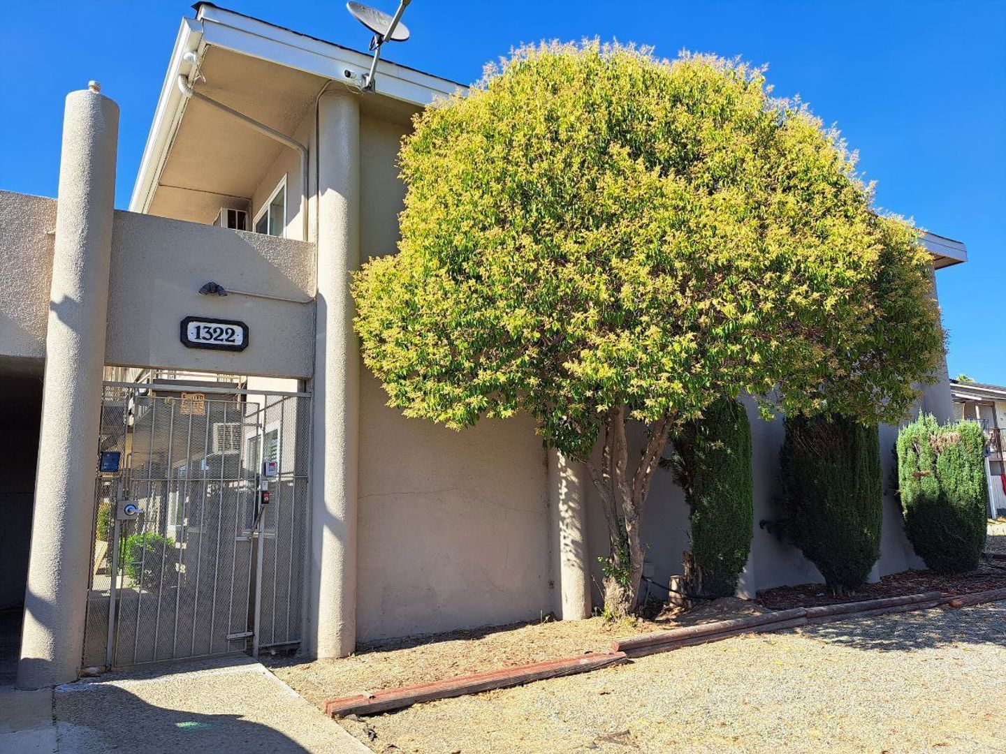 1322 E. Bulldog Lane, #F, Fresno, CA 93710