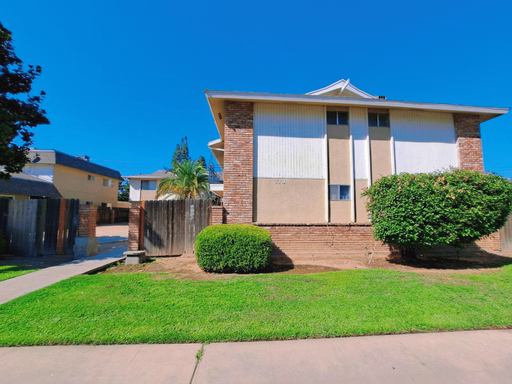 3331 E Sierra Madre Ave - D, Fresno, CA 93726