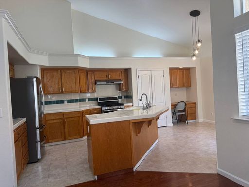 10374 N Sierra Vista Ave., Fresno, CA 93730