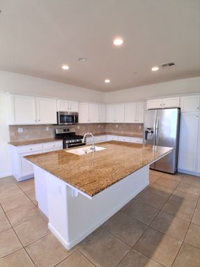 3813 Griffith Ave, Clovis, CA 93619