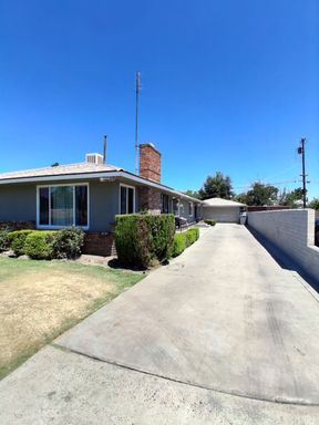 3051 E. Clinton Ave. , Fresno, CA 93703