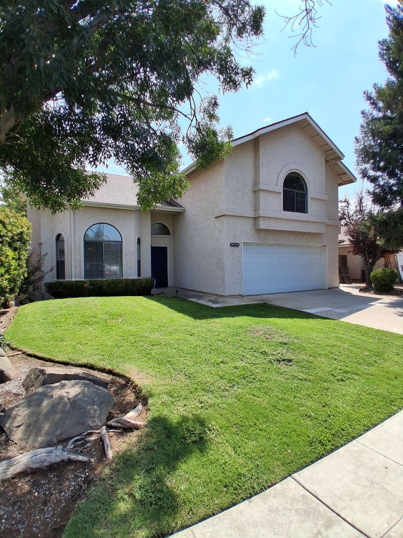 683 N. Fordham Ave., Clovis, CA 93611