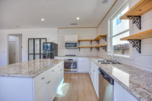 1511 N. Encoure Way, Clovis, CA 93619