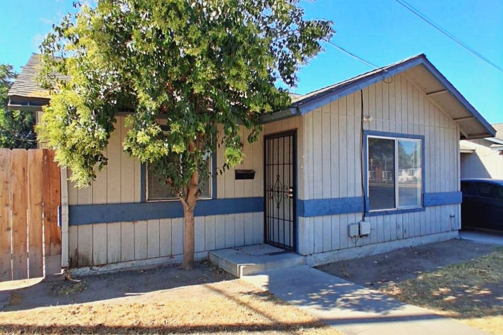 3118 E Pine Ave , Fresno, CA 93703