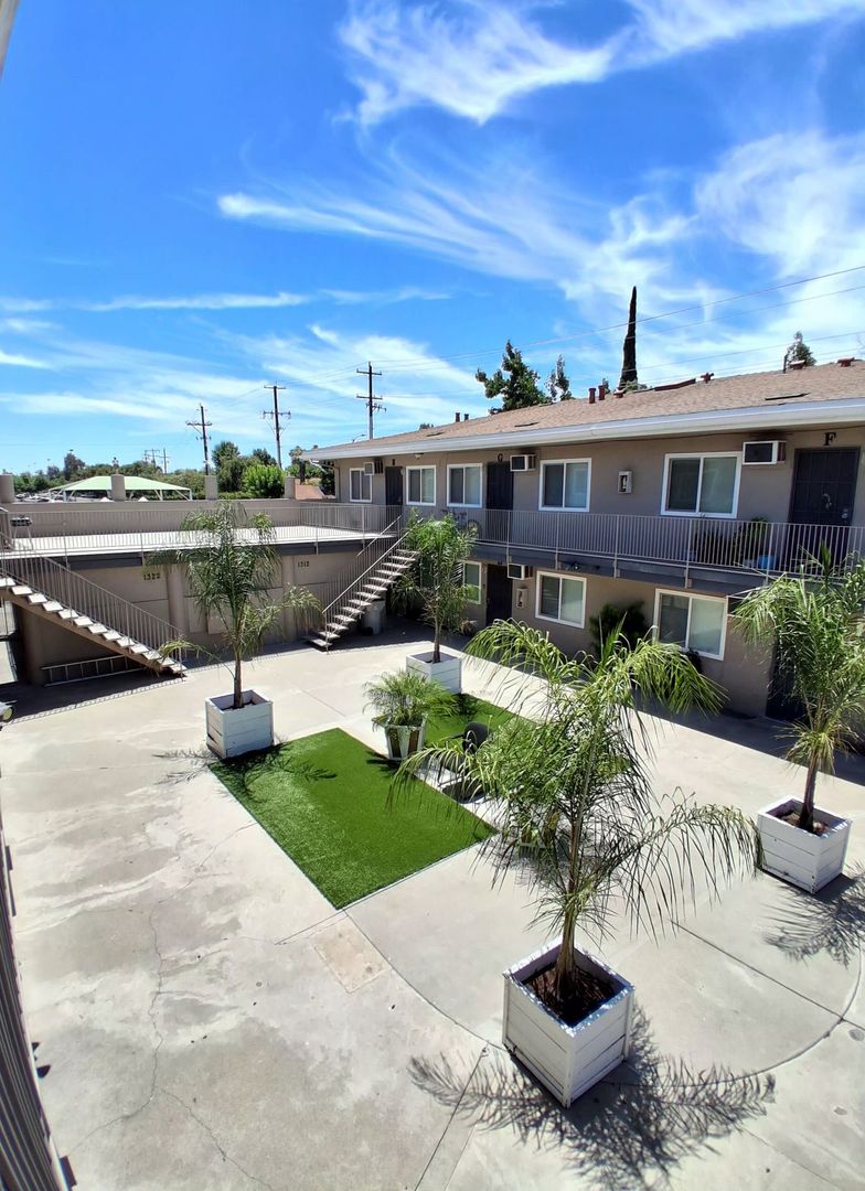 1322 E. Bulldog Lane, #F, Fresno, CA 93710