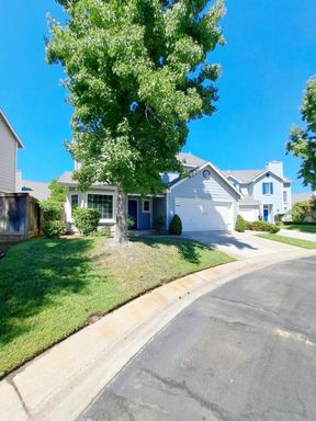 1091 E. Monticello Circle, Fresno, CA 93720