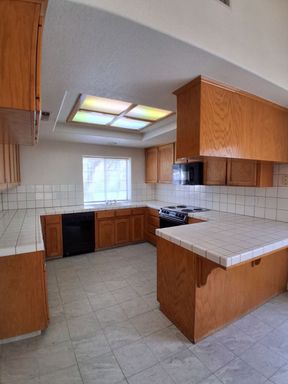 1092 E Pennsylvania Ave, Fresno, CA 93720