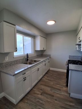 1452 S. College Ave., #104, Dinuba, CA 93618