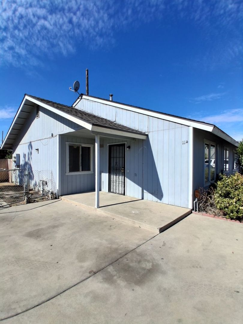 1452 S. College Ave., #114, Dinuba, CA 93618