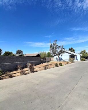 1452 S. College Ave., #114, Dinuba, CA 93618
