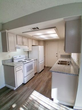 191 Fairmont Ave., #102, Clovis, CA 93612