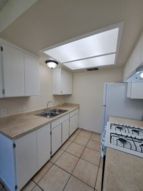 1362 N 8th St, 106, Fresno, CA 93703