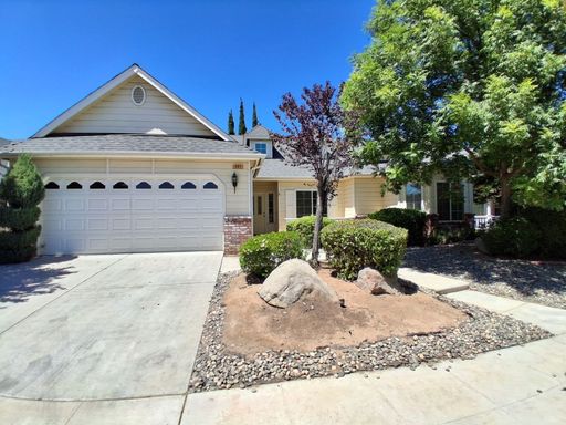 551 Lester Ave., Clovis, CA 93619