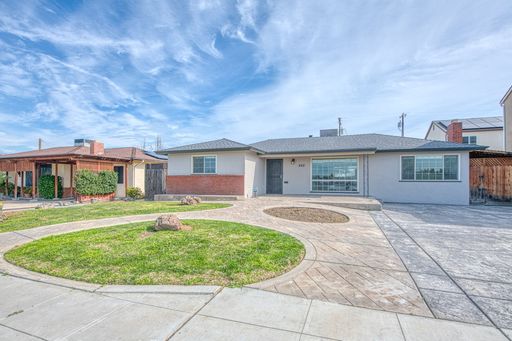 245 Minnewawa Ave - A, Clovis, CA 93612
