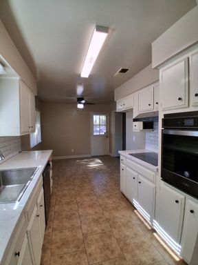 5780 N. 8th St - A, Fresno, CA 93710
