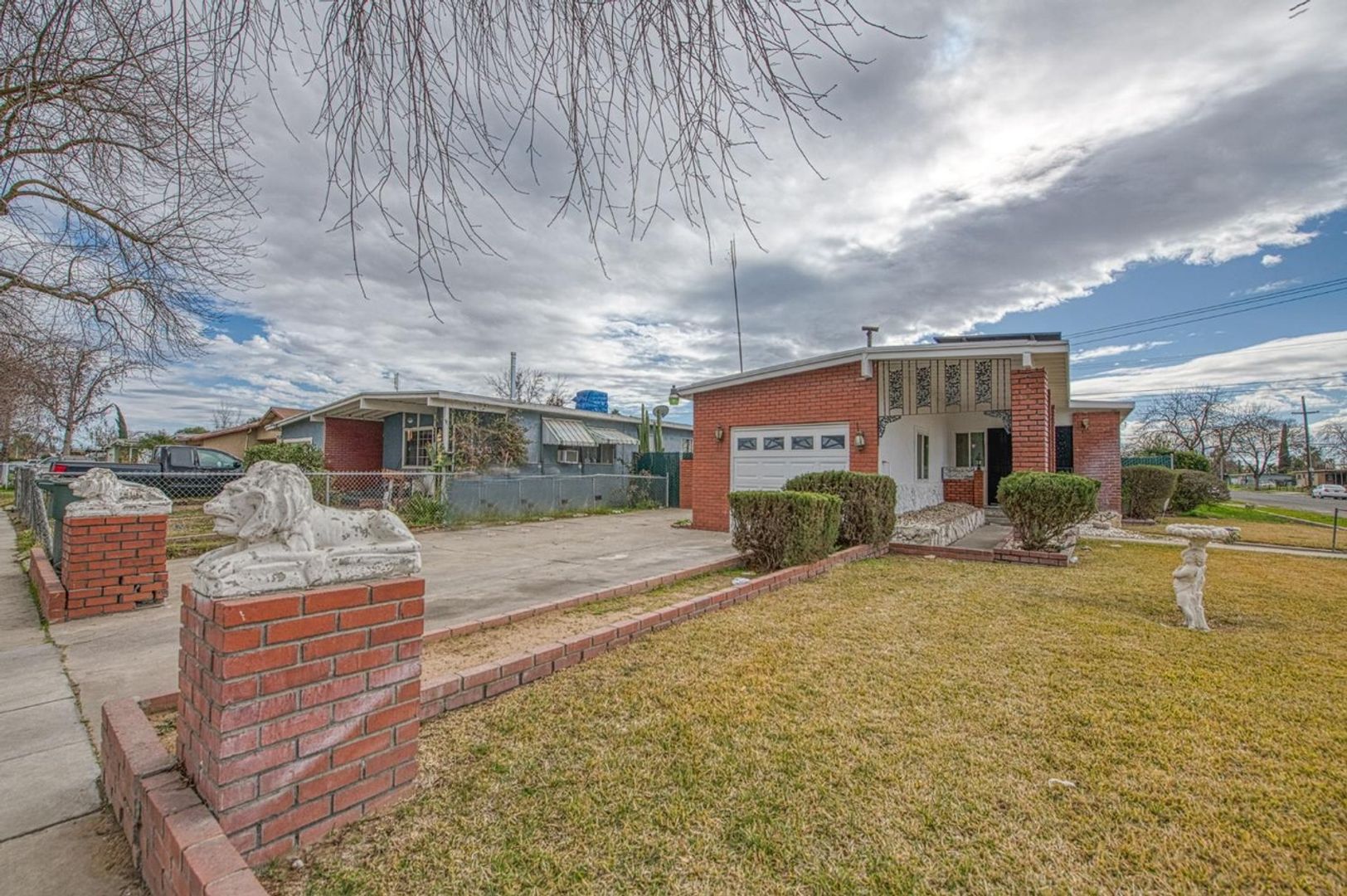 Fresno House: 255 W. Hawes Ave