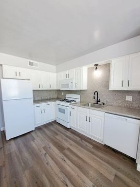 3331 E Sierra Madre Ave - B, Fresno, CA 93726