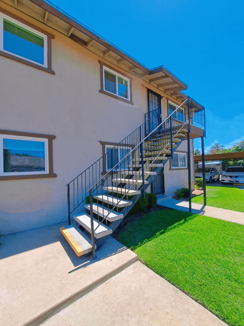 Fresno Apartment: 230 E Amador St.