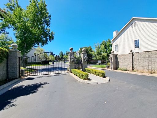 1091 E. Monticello Circle, Fresno, CA 93720