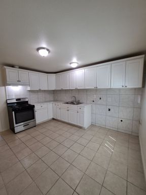 2221 S Poppy Ave , #101, Fresno, CA 93706